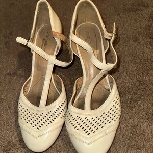 Elegant Cream Women's Shoes